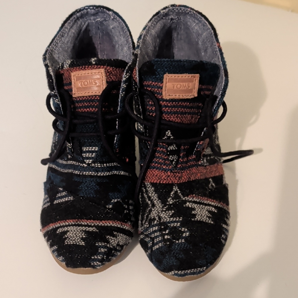 TOMS Black and Pink Patterned Lace-Up Shoes